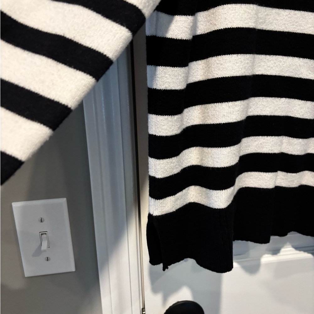 Evereve Sweatere - Picture 2 of 5